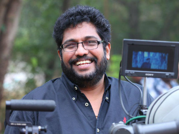 വര്ഗീയ സിംബലുകള് ഇല്ല