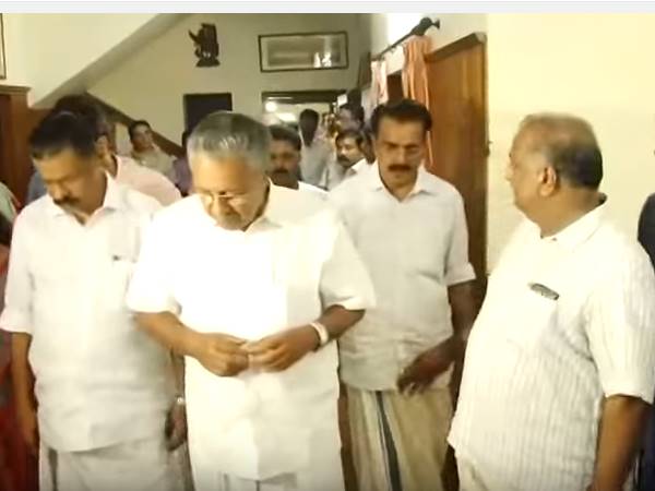 ആദരാഞ്ജലികള് അര്പ്പിക്കാന്