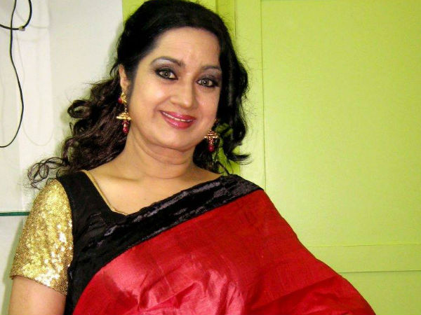 ചിരിച്ച മുഖത്തോടെ