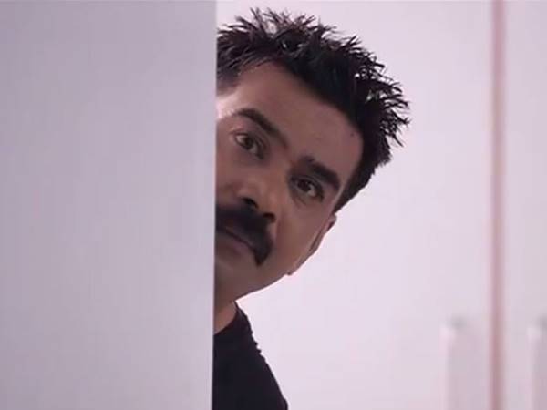 വാപ്പ അകത്തുണ്ടോ