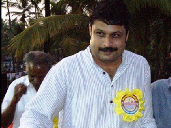 രാഷ്ട്രീയക്കാരനാകുമ്പോള്