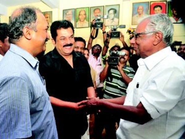 പാര്ട്ടി ഓഫീസില്