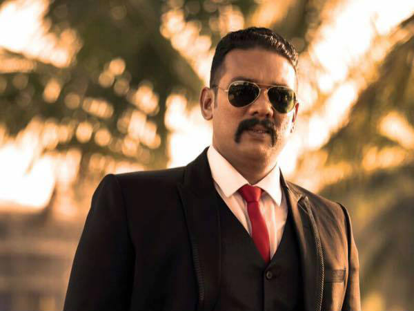 ആരാണീ കള്ളനാണയങ്ങള്?