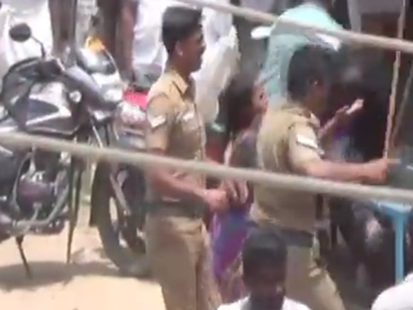 നടുറോഡില് സംഭവിച്ചത്