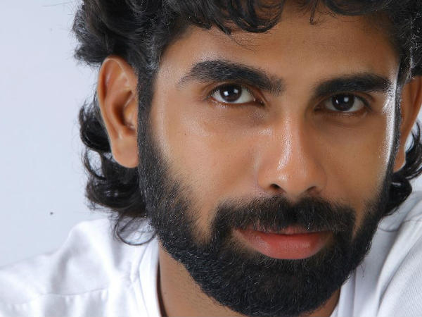 ബ്ലാക്ക് ഹെഡ്സ്