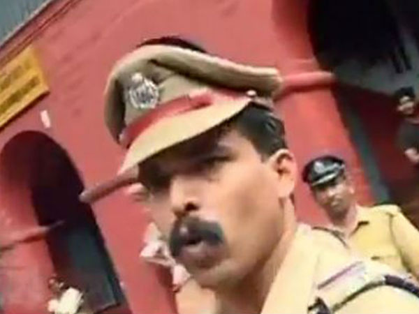 മുണ്ട് ഉരിഞ്ഞു