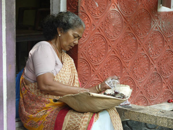 മലയാളികളെ പുകഴ്ത്തുമ്പോള്