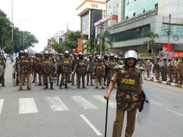 വച്ച കാല് പിറകോട്ടില്ല
