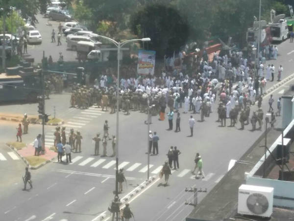 കല്ലേറ്
