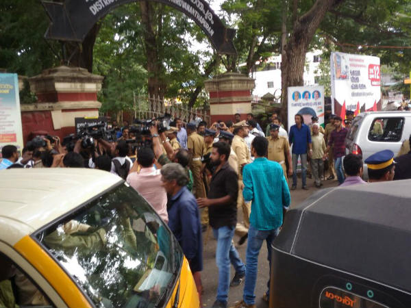 ജഡ്ജിയ്ക്ക് മുന്നില്