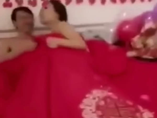 പുതപ്പ് വലിച്ച് മാറ്റി