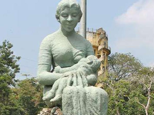 അമ്മയും കുഞ്ഞും ശില്പ്പം വെറും പ്രതിമയല്ല