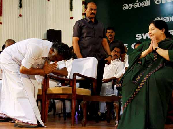പനീര്ശെല്വം സ്വയം മാറേണ്ടിവരും