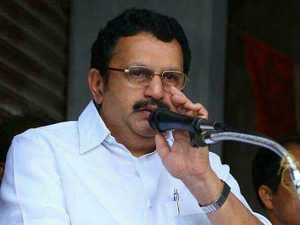 മുരളിയുടെ പേജിന് പിന്നില് ആര്