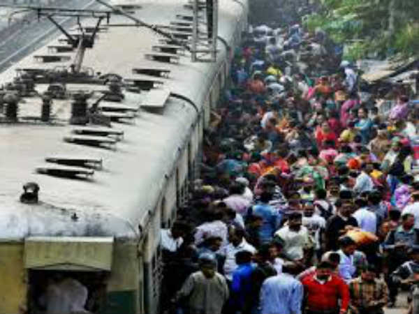10 മിനിറ്റ് ട്രെയിന് സ്റ്റേഷനില് നിര്ത്തിയിട്ടു