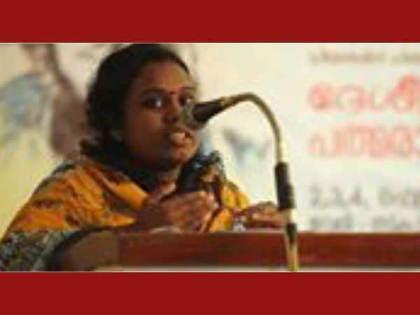 അടുത്തിരുന്നാൽ കുറ്റം