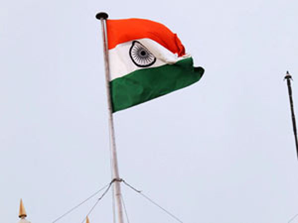 താങ്ങുവടിയില് നടക്കുന്നവര് അനങ്ങരുത്