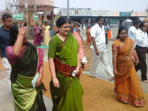 പുറത്താക്കിയ നടരാജന് അകത്തെത്തി