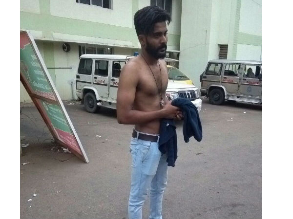 ഞങ്ങളെ തല്ലിയത് എന്തിന്