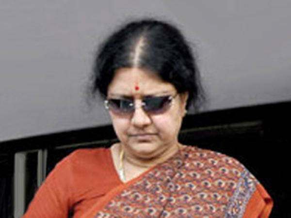 ചിന്നമ്മയുടെ കീഴടങ്ങലിനു പിന്നാലെ