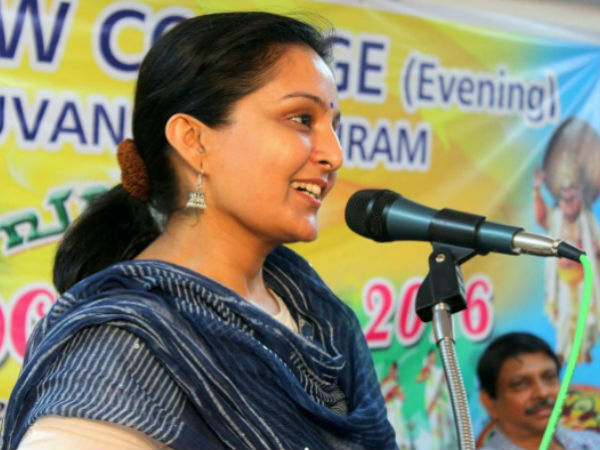 മുഴച്ചുനില്ക്കുന്ന മഞ്ജു വാര്യര്