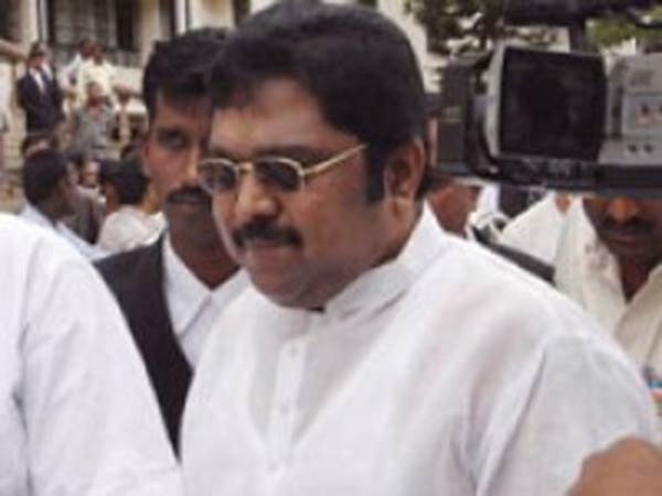 രണ്ടുപേര്ക്കും പുതിയ ചിഹ്നം