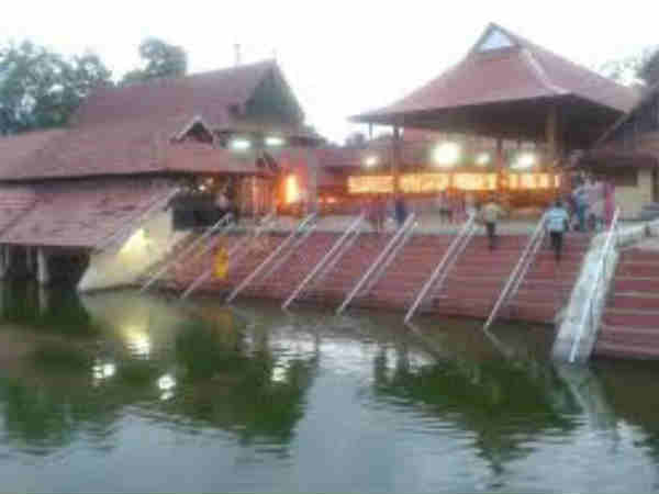 കുളം വറ്റിയ്ക്കും
