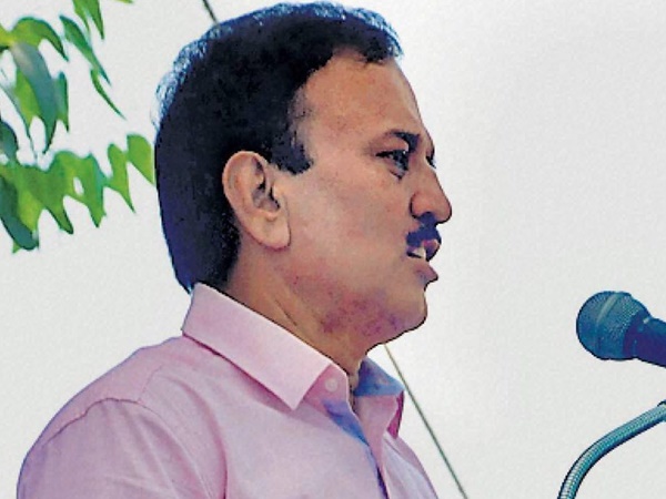 ആരാണീ ഗിരീഷ് മഹാജൻ