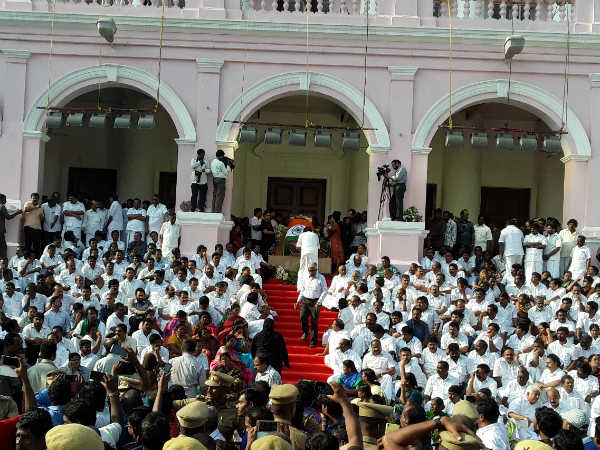ഭയാനകമായ സ്ഥലം