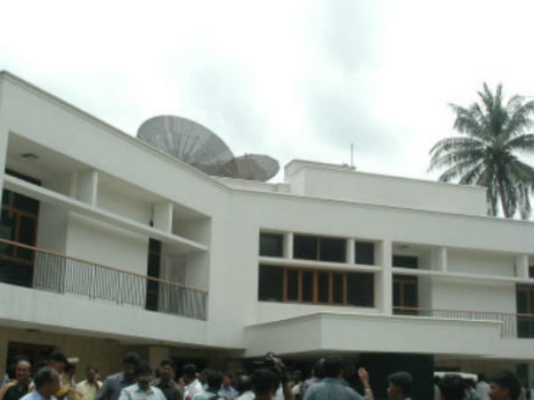 ഇപ്പോള് പ്രേതഭവനം പോലെ