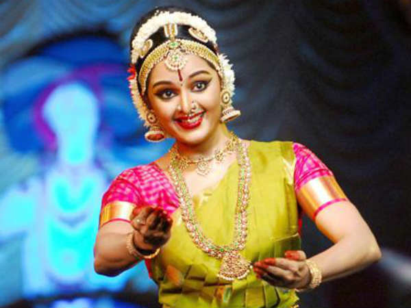 മലയാളത്തിന്റെ ലേഡി സൂപ്പര് സ്റ്റാര്