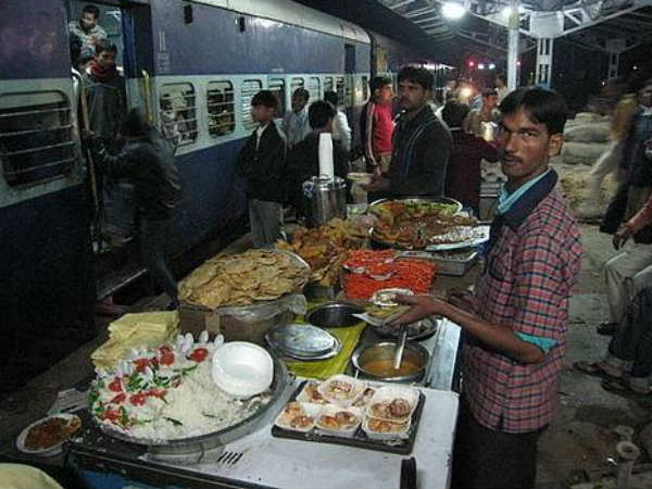 റെയിൽവെയുടെ നിർദേശം പാലിക്കുന്നില്ല