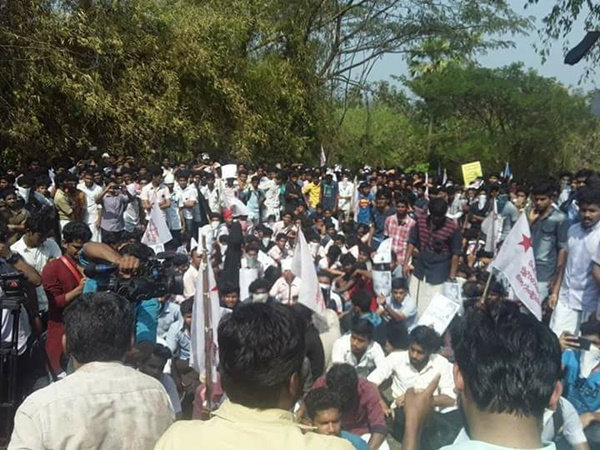 സമരത്തില് പങ്കെടുത്തതിനെതിരെയുള്ള പ്രതിഷേധം തുടരുന്നു