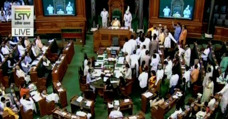നടുത്തളത്തിൽ ഇറങ്ങി