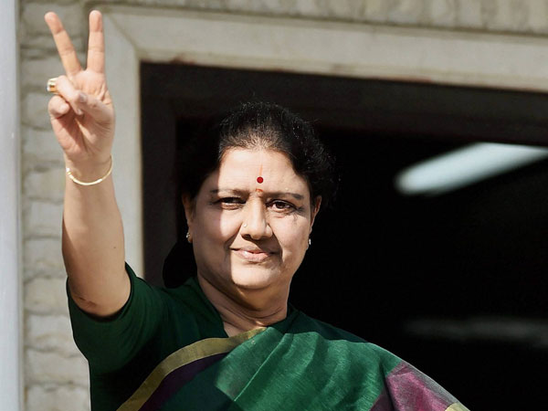 പാർട്ടിയുടെ താക്കോൽ ശശികലയുടെ കയ്യിൽ