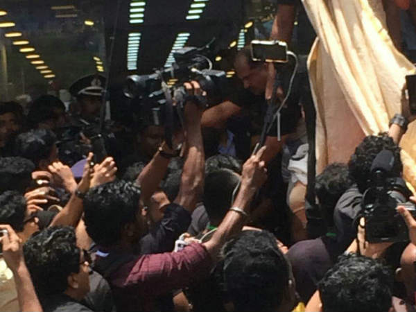 ഫോട്ടോയെടുക്കാന്