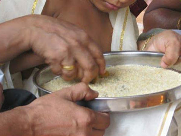 കേരളത്തിലെ പൊതുവെ എഴുത്തിനിരുത്ത് എന്ന്