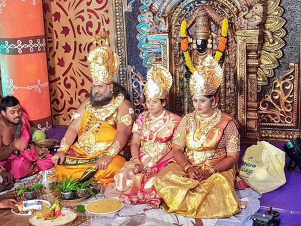 വ്യത്യസ്തമായി വിവാഹം