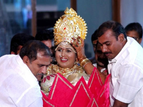 വധൂവരന്മാർ മാത്രമല്ല