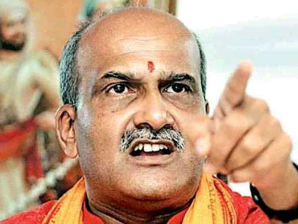 പെൺകുട്ടികളെ ലൗജിഹാദിൻ പെടുത്തുന്നു
