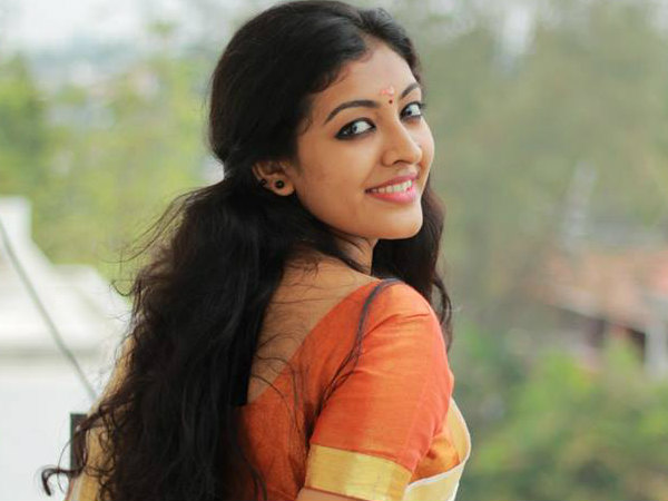 പണി കൊടുത്ത് നടി