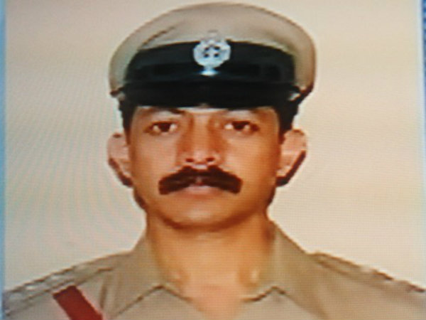 മന്ത്രിയ്ക്കും ഉദ്യോഗസ്ഥര്ക്കും എതിരെ