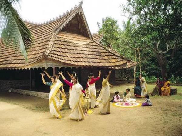 മലയാലികളല്ലാത്ത അമ്പത് പേർ