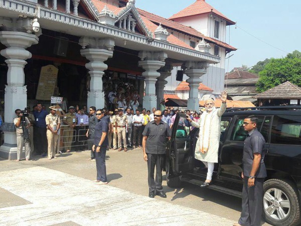 കൈയിട്ടുവാരുന്ന സർക്കാരല്ല