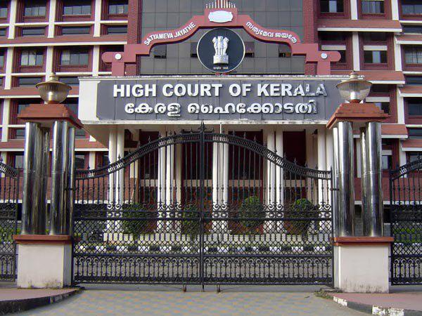 കൂട്ടിലടച്ച തത്ത
