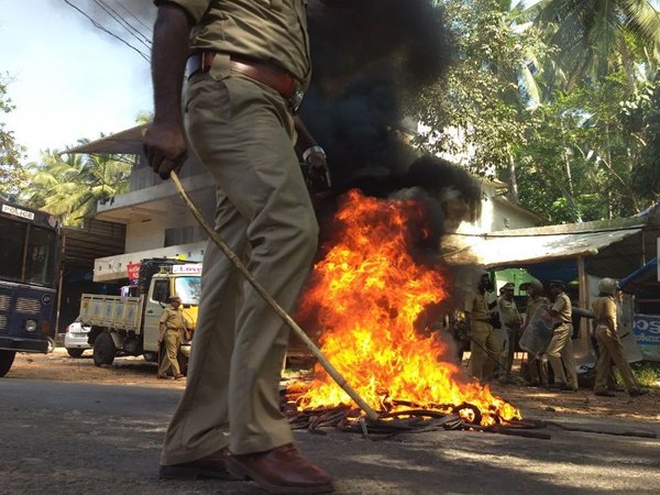 തെറ്റിദ്ധരിപ്പ് ഭയപ്പാടിലാക്കി