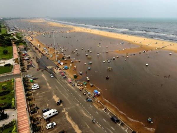 തീരപ്രദേശങ്ങളില് വെള്ളം കയറുന്നു