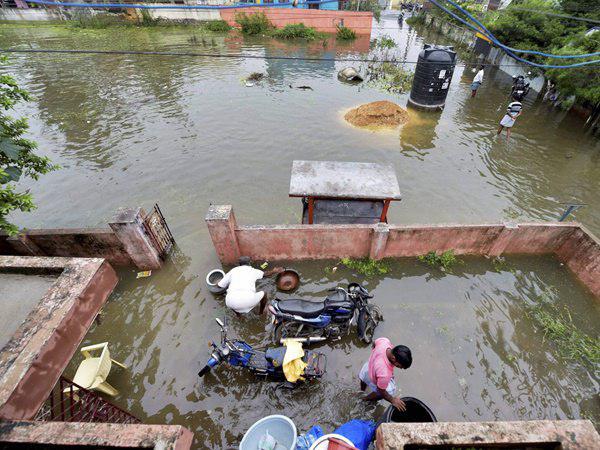 ട്രെയിന് സര്വീസ് ഭാഗികമായി തടസ്സപ്പെട്ടു