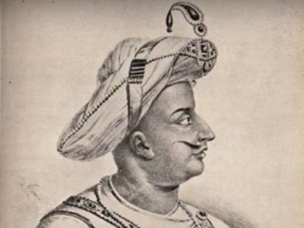ബസ്സിനു നേരെ കല്ലേറ്, അങ്ങിങ് അക്രമം