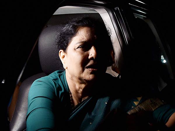 ഉറക്കമില്ലാതെ ശശികല